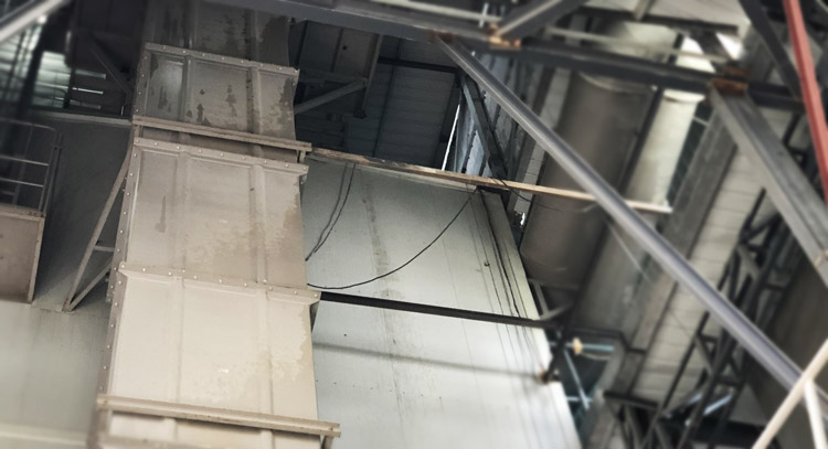 海南某混凝土有限公司机械设备装置耐磨陶瓷施工现场汇报