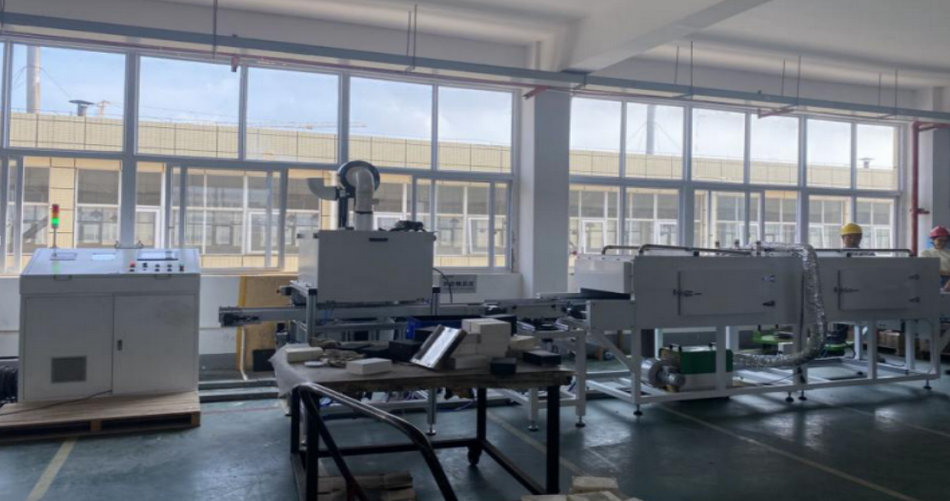 头号玩家官网特瓷陶瓷橡胶复合衬板硫化喷胶线