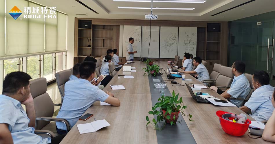 强化专业技术，提高服务水平  营销部发展业务技术培训