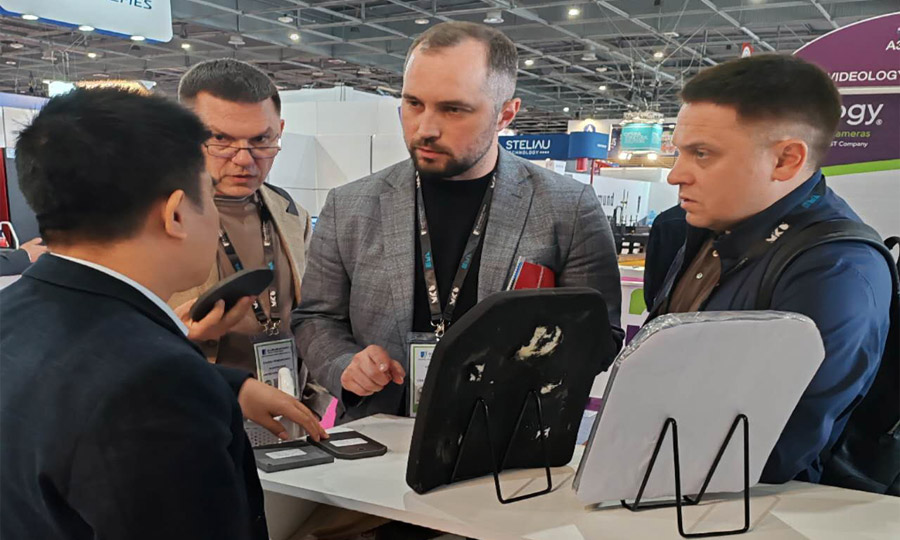 湖南头号玩家官网携最新防弹产品亮相法国欧洲国际防务展